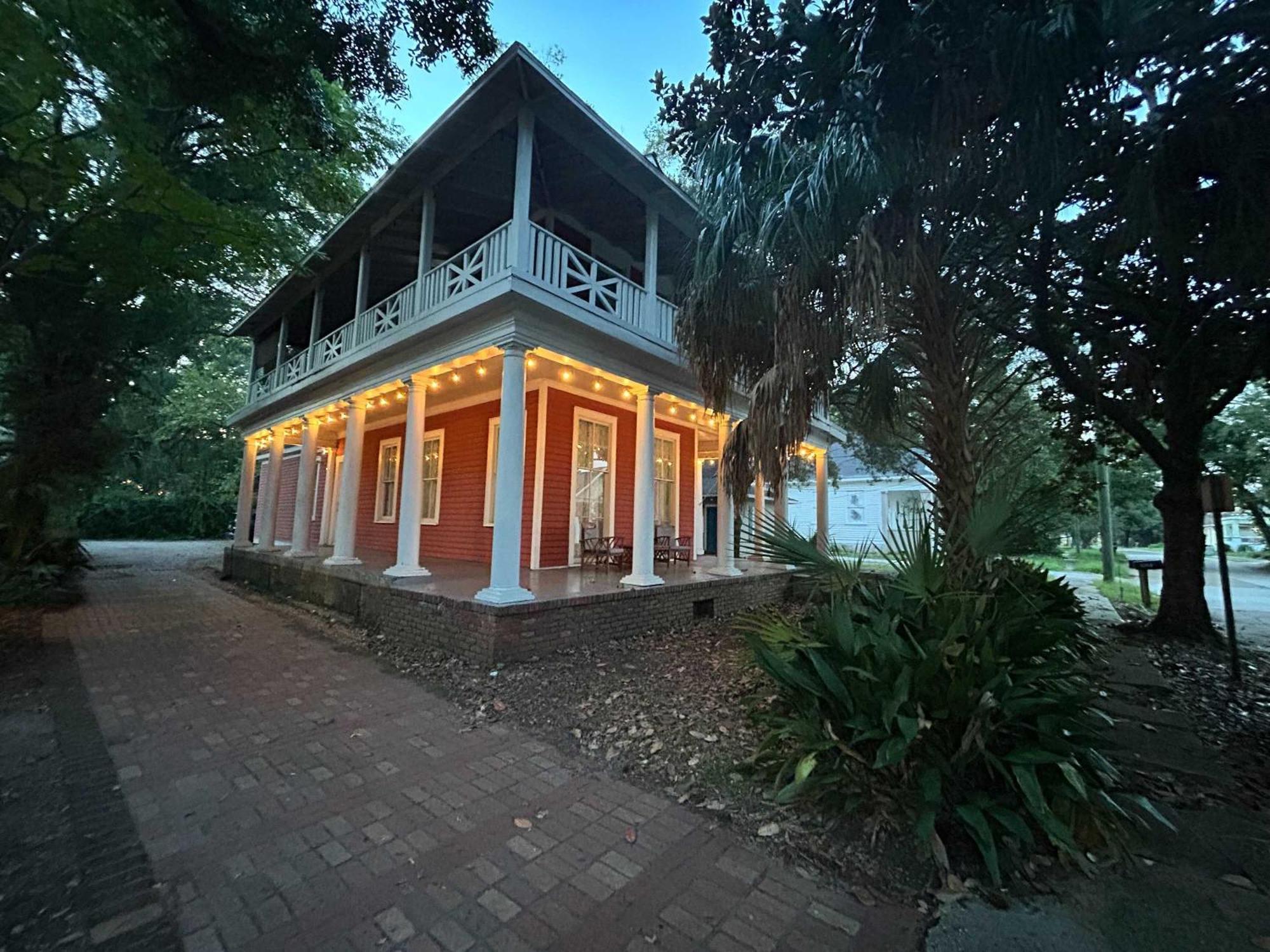 Pretty Peach Palace-Historic, Mins To Downtown Mobile Dış mekan fotoğraf